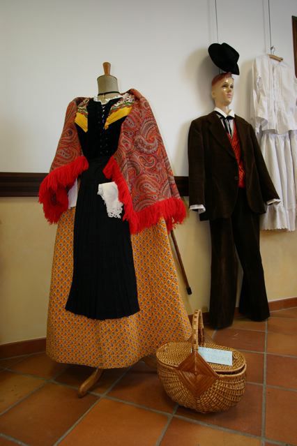 costume traditionnel provençal, JEP 2009 - Les Chemins du Patrimoine -
Saint-Julien-le-Montagnier