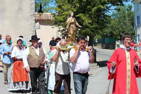 La fête votive de « Sainte Philomène » Hameau des Rouvières - Procession - Saint-Julien-le-Montagnier
