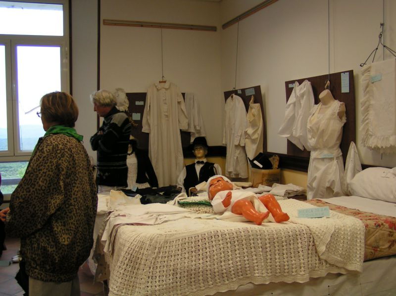 expo costume traditionnel provençal, JEP 2009 - Les Chemins du Patrimoine -
Saint-Julien-le-Montagnier
