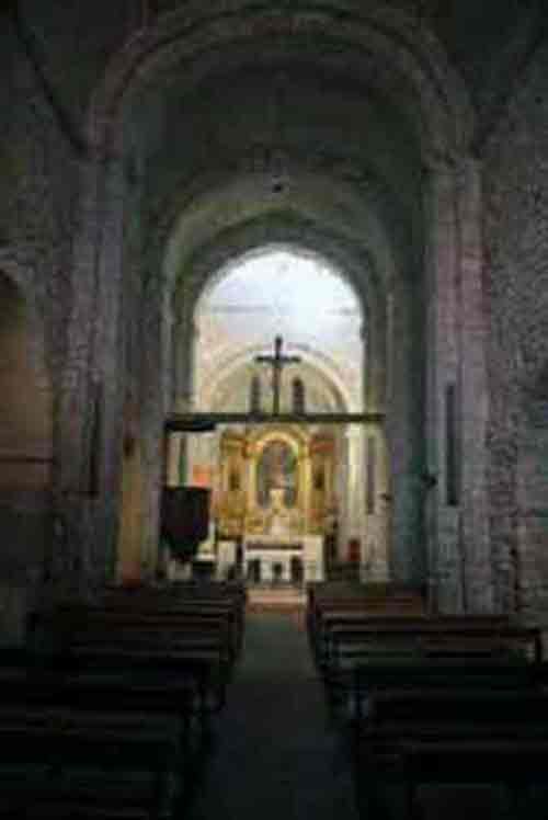 Église romane, intérieur, Vieux-Village - Les Chemins du Patrimoine -
Saint-Julien-le-Montagnier