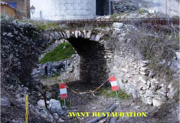 Le Petit Pont du Boisset, avant restauration - Les Chemins du Patrimoine -
Saint-Julien-le-Montagnier