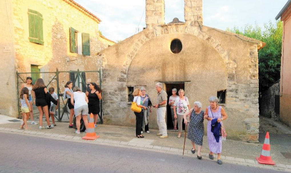 Chapelle de l'Éclou Saint-Bernard - sortie de messe le 20/08/2019 - Saint-Julien-le-Montagnier - Les Chemins du Patrimoine