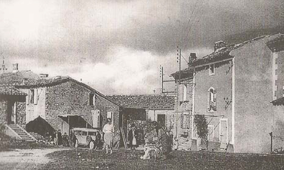 photo hameau des Rouvières - Les Chemins du Patrimoine -
Saint-Julien-le-Montagnier